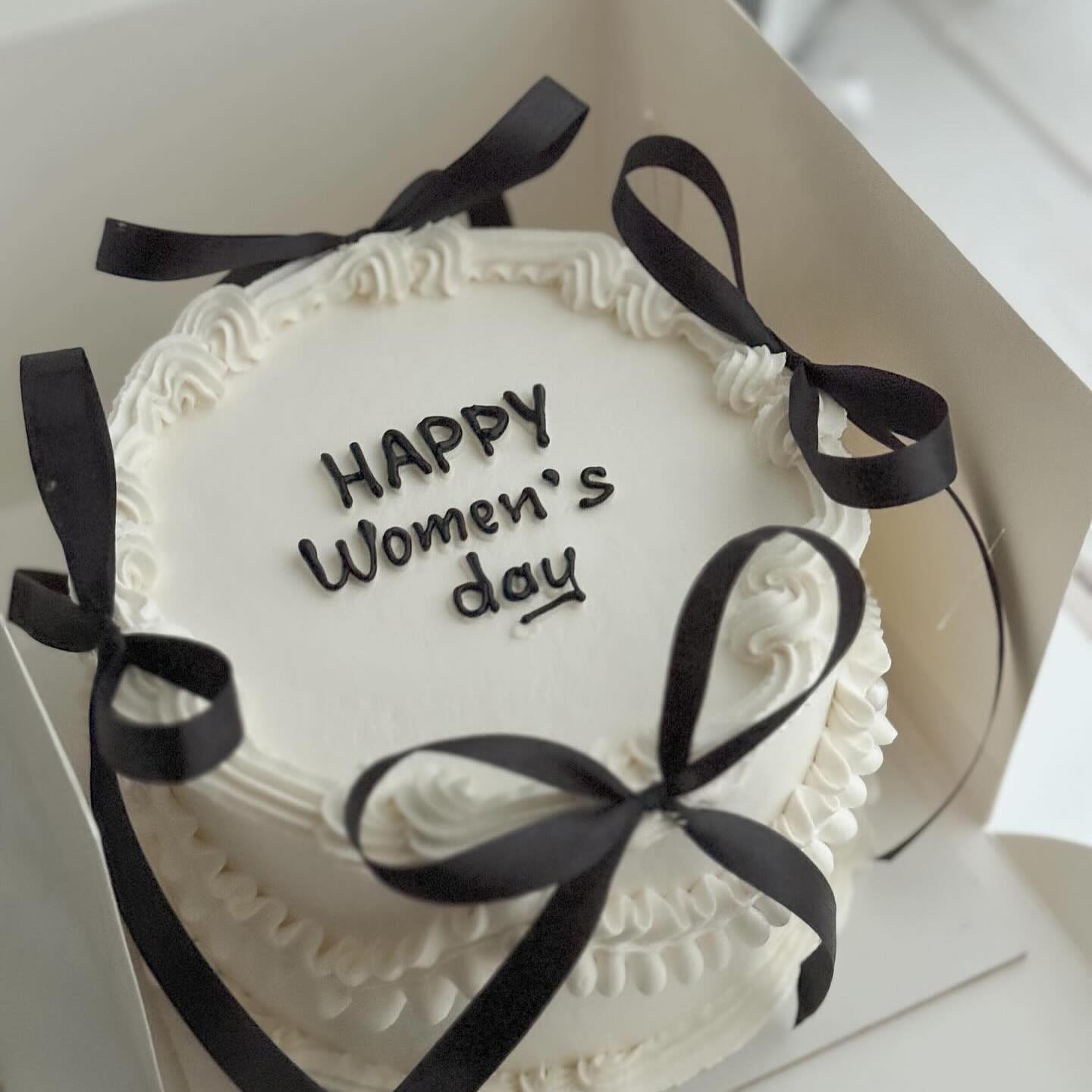 Bento tort bantik Woman’s day - Tort sifarişi